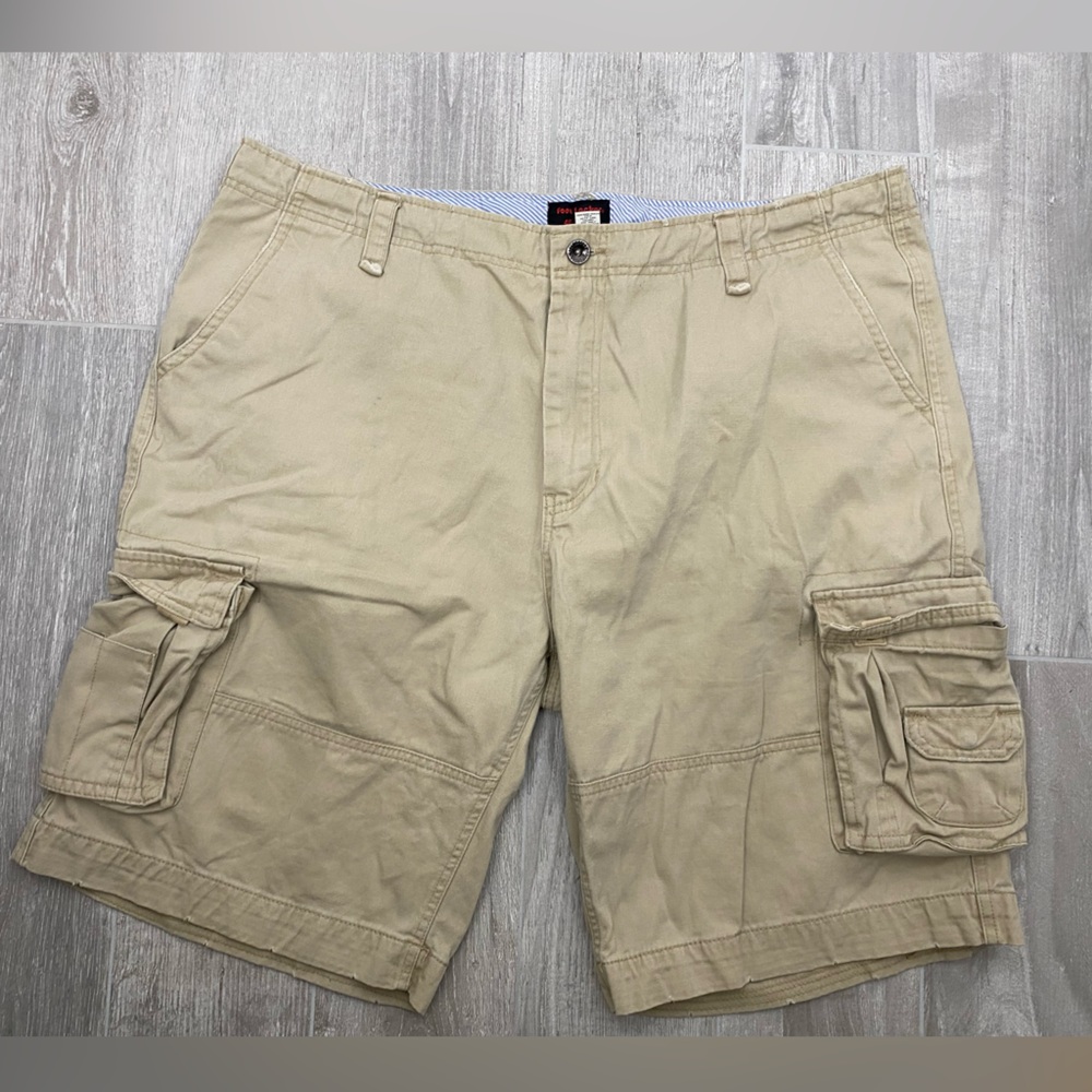 Foot Locker cargo utility shorts in a light beige or tan color men’s size 40.